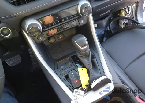 2024 Toyota Rav4 Xle Premium z USA, uszkodzony, nr VIN 2T3C1RFV2RC280791